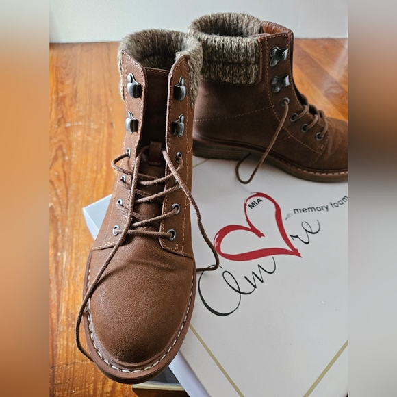 Women's boot - Picture 3 of 4